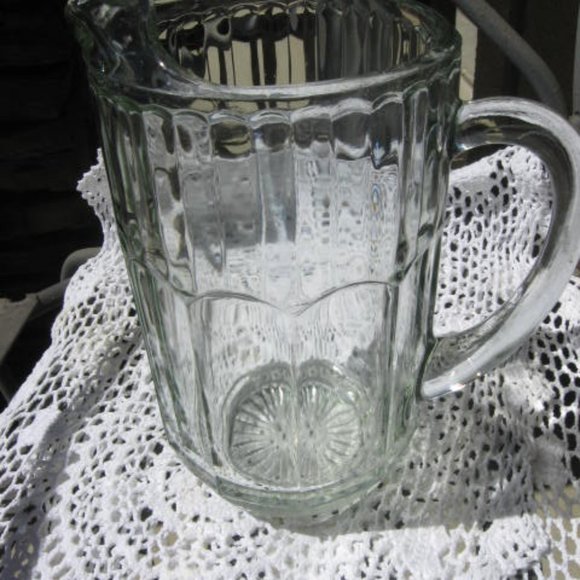 Clear Pitcher - Water - Juice - Tea - Lemonade - Picture 7 of 8